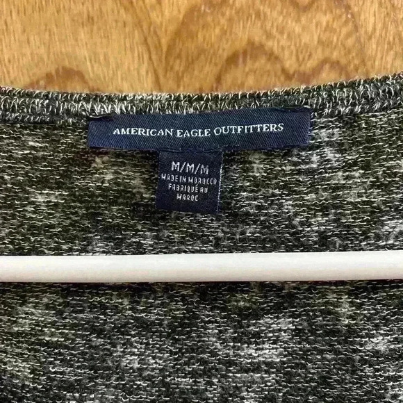 American Eagle Outfitters Key Hole Oversized Crop Top Medium Great Condition - Picture 2 of 5